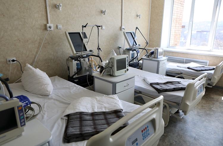 В Приморье осталось меньше 600 коек для лечения пациентов с COVID-19