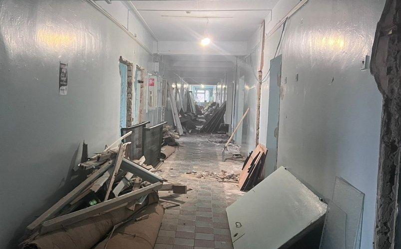 В Лесозаводске в рамках нацпроекта ремонтируют главный корпус больницы