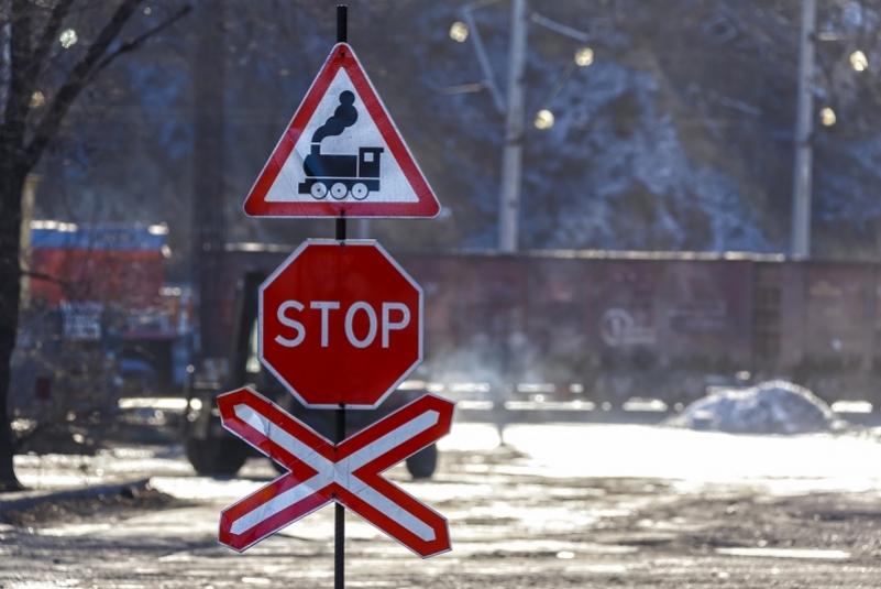 Во Владивостоке временно закроют движение через жд-переезд на станции Вторая Речка