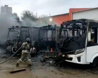 Сегодня утром во Владивостоке на стоянке сгорели восемь пассажирских автобусов, работавших на городских маршрутах.