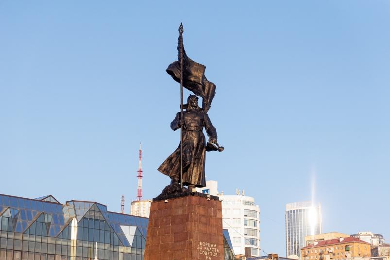 Сезонная помывка памятников во Владивостоке начнется с центральной площади города