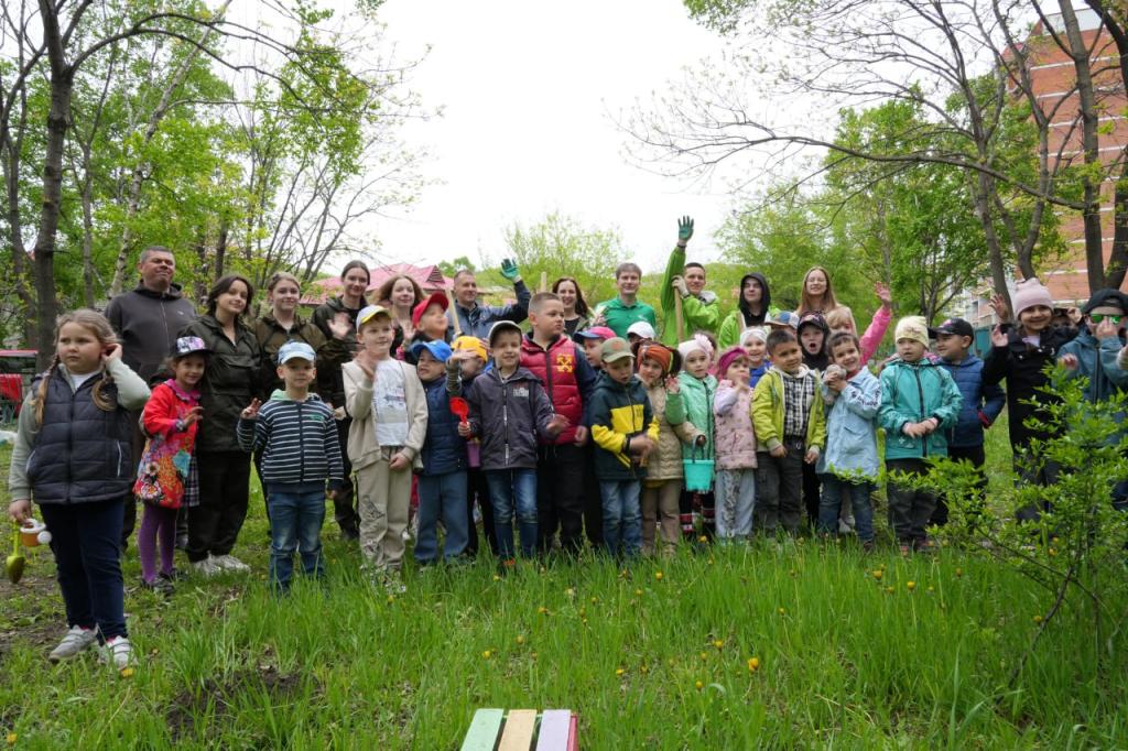 Во Всероссийский день высадки леса в Находке появились новые зеленые аллеи