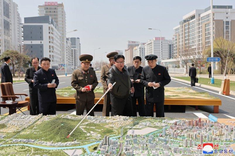 Ким Чен Ын руководил на месте строительством жилых домов на 10000 квартир