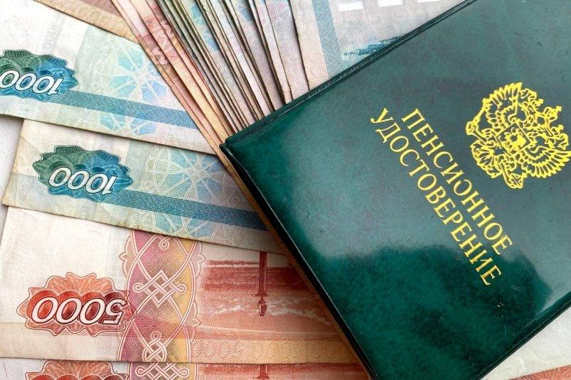 По 10 000 рублей на карту: пенсионерам придут новые деньги к 9 мая