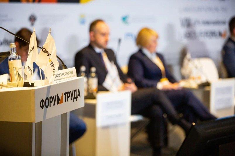 Рекордно низкий уровень безработицы и дефицит кадров обсудили на форуме труда в Петербурге