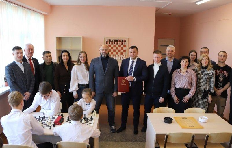 Во Владивостоке при содействии Думы города в школе №40 открыт шахматный класс