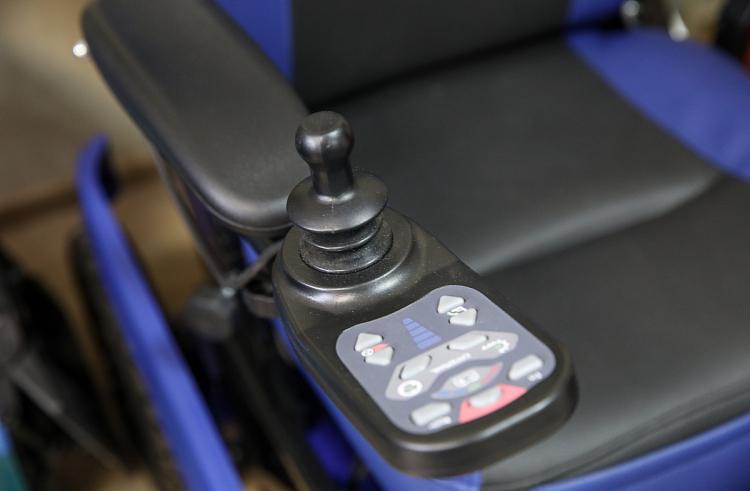 Размер компенсации за приобретение кресла-коляски увеличен в Приморье