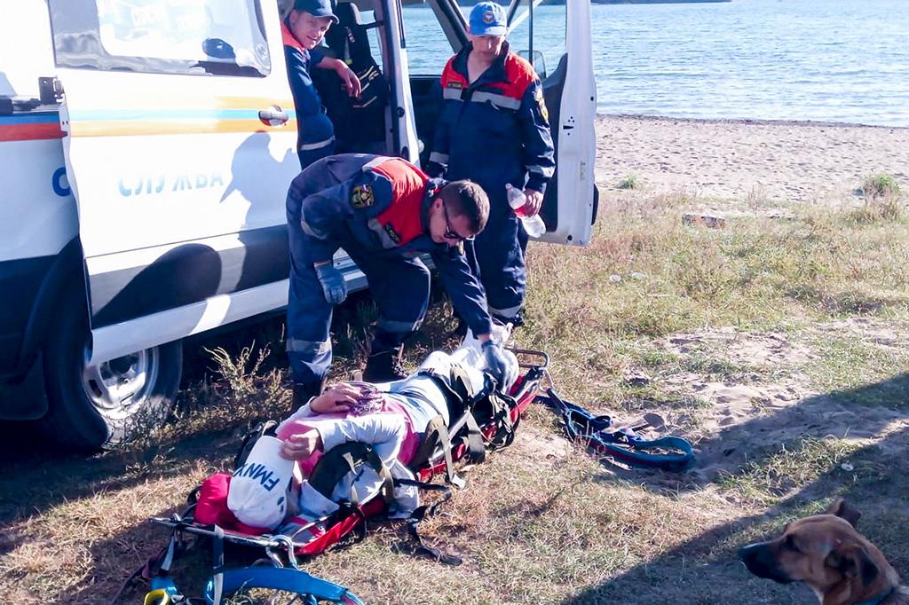 Находкинские спасатели эвакуировали с вершины горы Сестра женщину,  сломавшую ногу