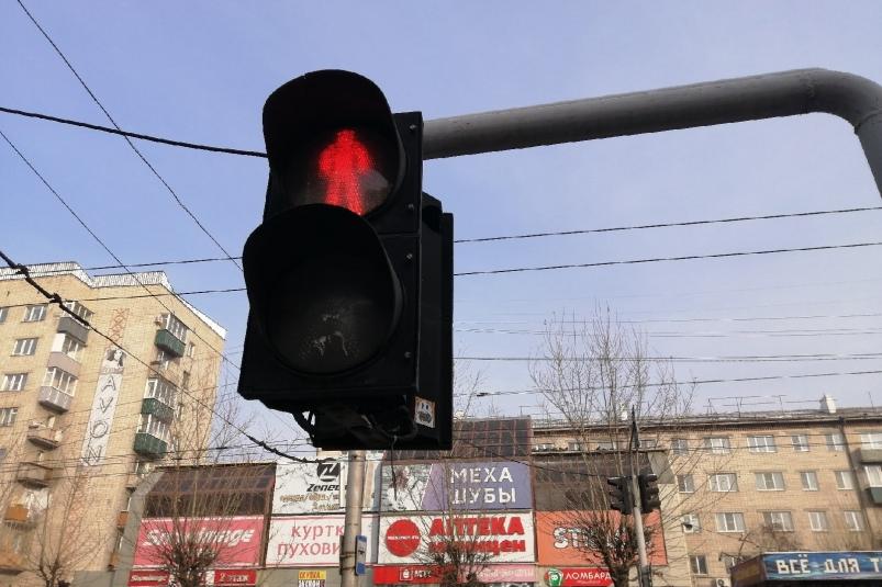 Новый светофор появился на опасном участке дороги во Владивостоке