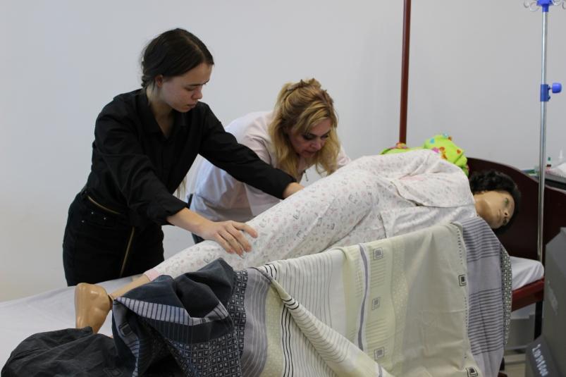 Более 40 волонтеров в Приморье обучили сестринскому делу