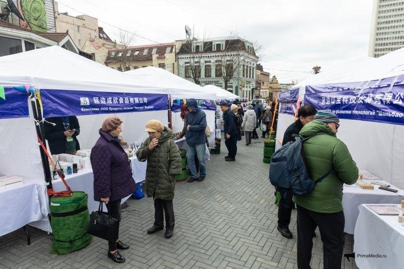 В центре Владивостока открылась ярмарка товаров из Китая