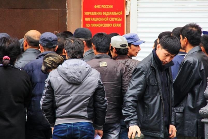 Более 20 мигрантов-уклонистов призвали на военную службу в ходе рейда в Приморье
