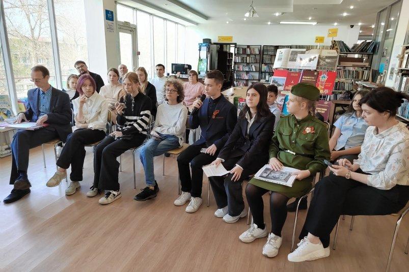 Встреча на телемосту: школьники Владивостока и Минска поделились историями ко Дню Победы