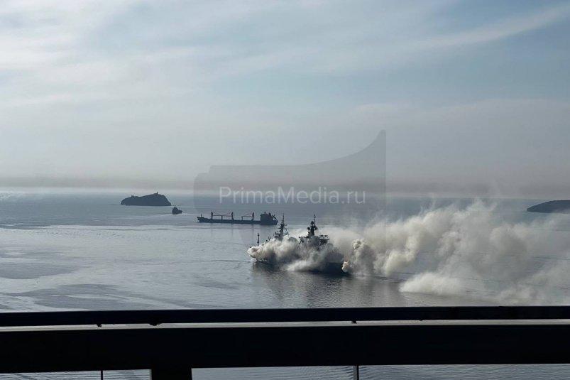 В ТОФ озвучили причину задымления на военном корабле во Владивостоке