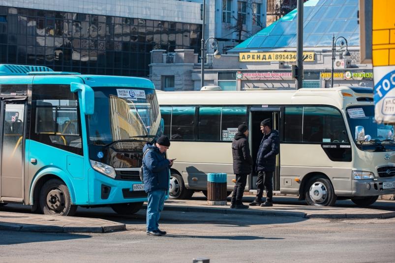 Мэрия Владивостока объяснила недостаток вечерних автобусов нехваткой водителей