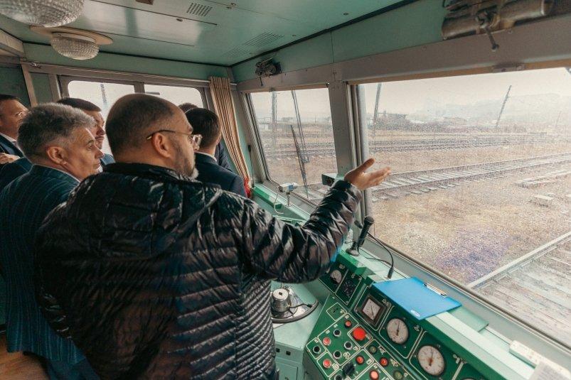 Мэр Владивостока и замглавы РЖД осмотрели железные дороги для планирования 