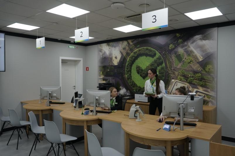 Во Владивостоке очередной офис Сбера открылся после модернизации