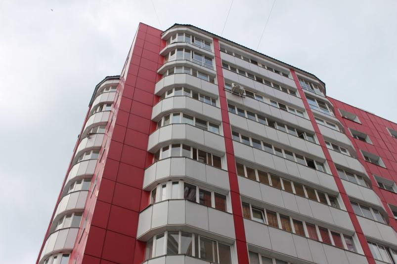 Во Владивостоке девушка погибла при падении с 20-го этажа