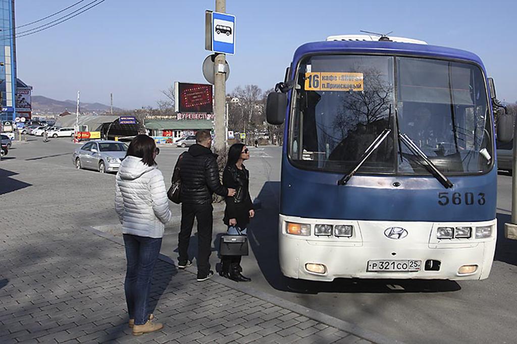 207 автобус находка. В Находке общественном транспорте.. Автобусы в Находке. Автобус находка Владивосток. Находка Владивосток микроавтобус.