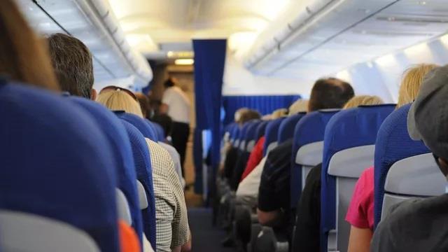 Инцидент на борту самолета: дама решила отомстить мужу